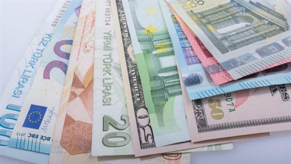 Haftanın son gününde euro 18,58 liradan, sterlin 21,98 liradan işlem görüyor