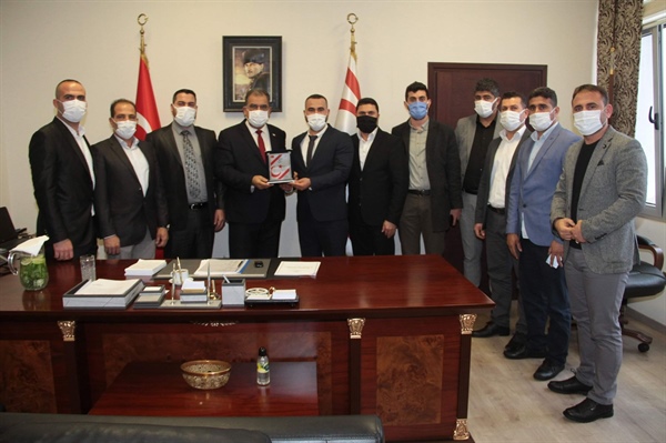 Başbakan Sucuoğlu, KKTC Toplumsal Dayanışma ve Yardımlaşma Derneğini kabul etti