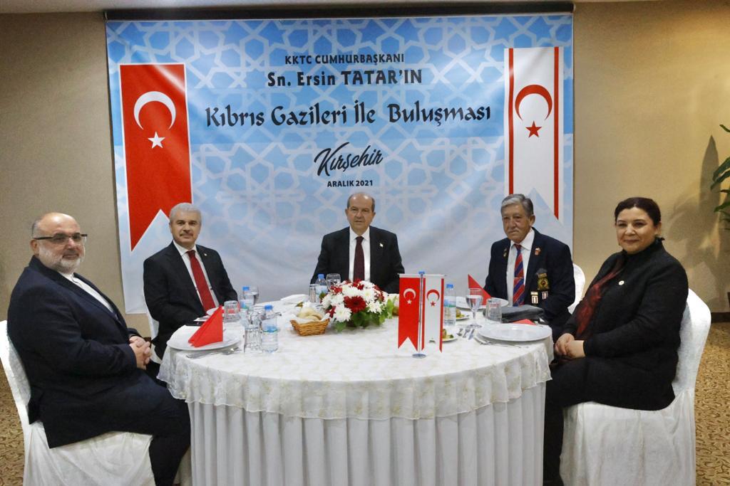 Cumhurbaşkanı Tatar Kırşehir’de Kıbrıs Gazileriyle buluştu