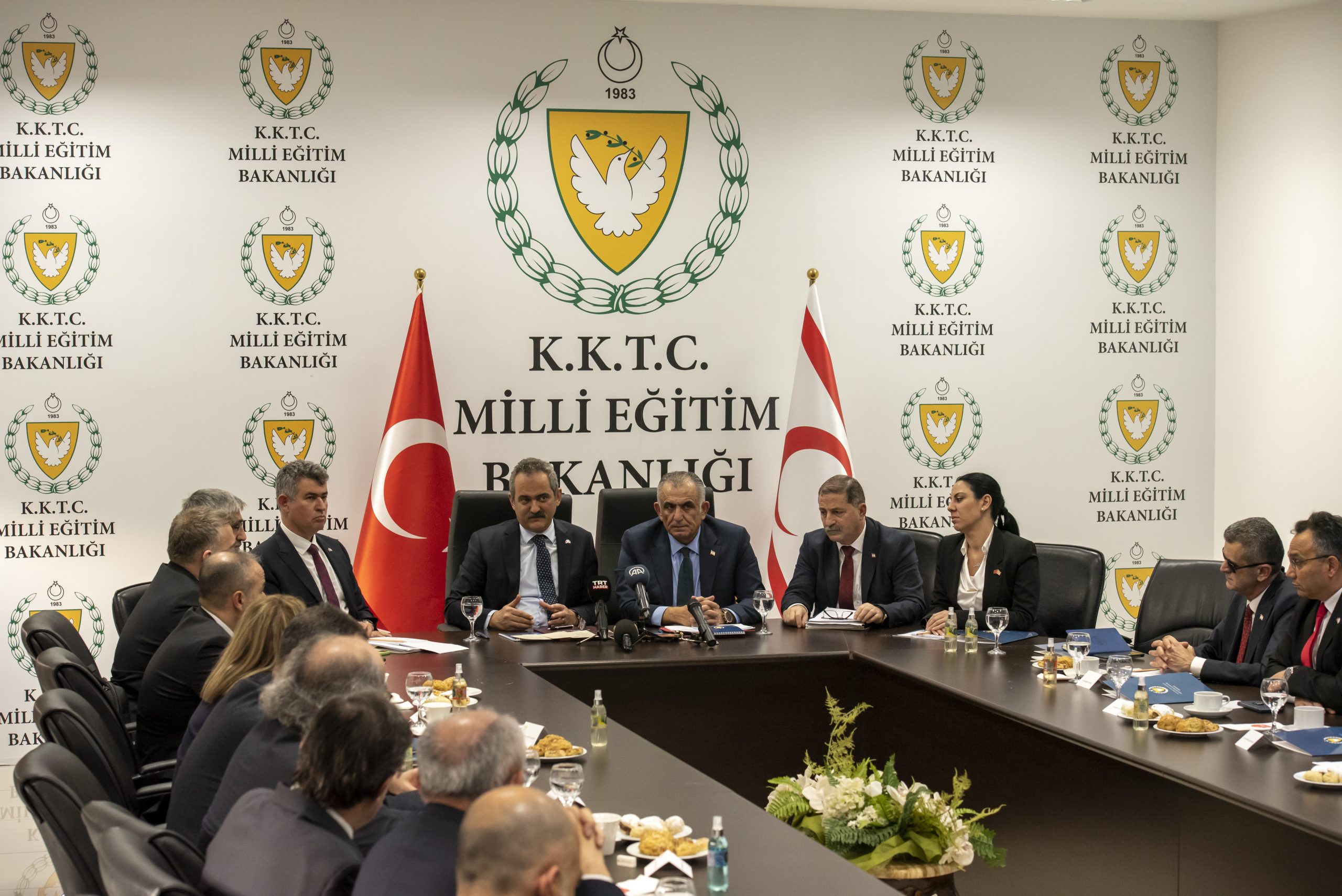 Milli Eğitim Bakanı Çavuşoğlu ve Türkiye Cumhuriyeti Milli Eğitim Bakanı Özer basına açıklama yaptı