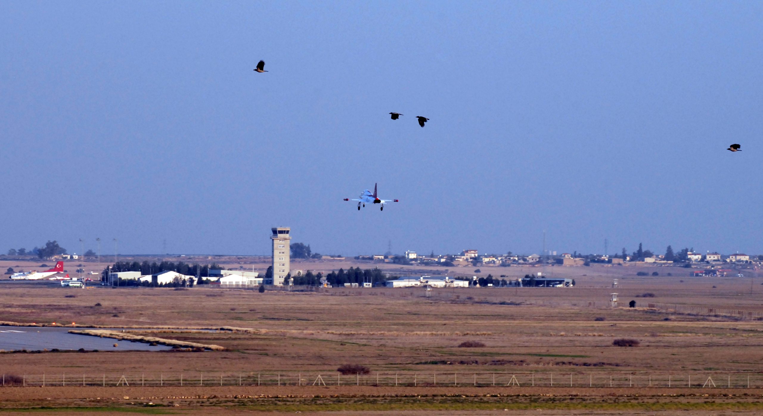 Geçitkale Havaalanı’nın tahsisi ve kullanım hakkı Kıbrıs Türk Barış Kuvvetleri Komutanlığı’na veriliyor