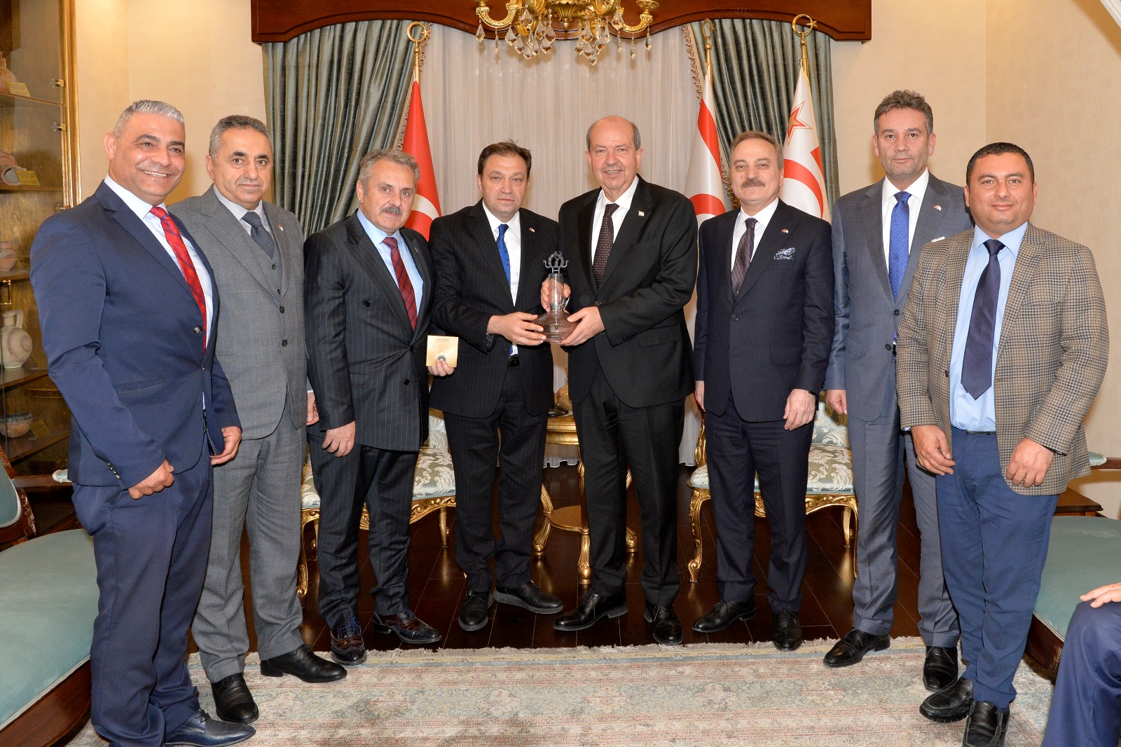 Cumhurbaşkanı Tatar, Türkiye Kamu-Sen yönetim kurulu üyelerini kabul etti