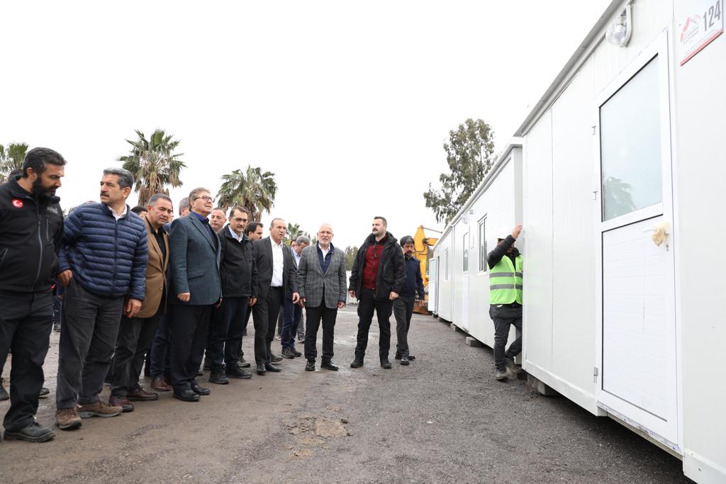 Başbakan Üstel, İskenderun’daki konteyner bölgesinde incelemelerde bulundu
