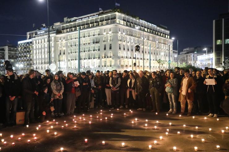 Yunanistan’daki tren kazasında hayatını kaybedenler Sintagma Meydanı’nda anıldı