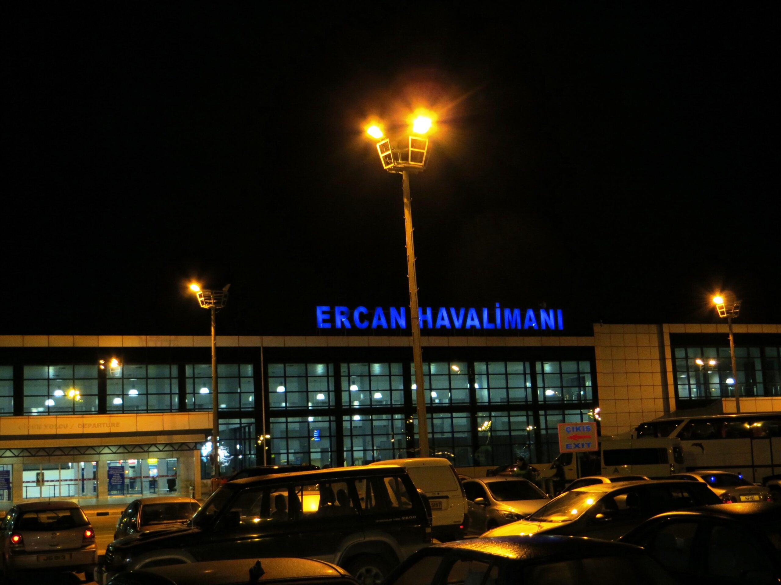 Ercan Havaalanı Taksiciler Birliği, durak için yeni terminalde arazi talep ediyor