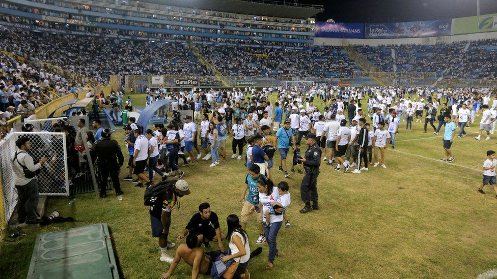 El Salvador’da stadyum girişinde meydana gelen izdihamda 12 kişi öldü