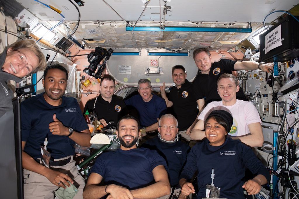 Suudi Arabistanlı astronotların da bulunduğu uzay mekiği Ax-2, Uluslararası Uzay İstasyonu’ndan döndü