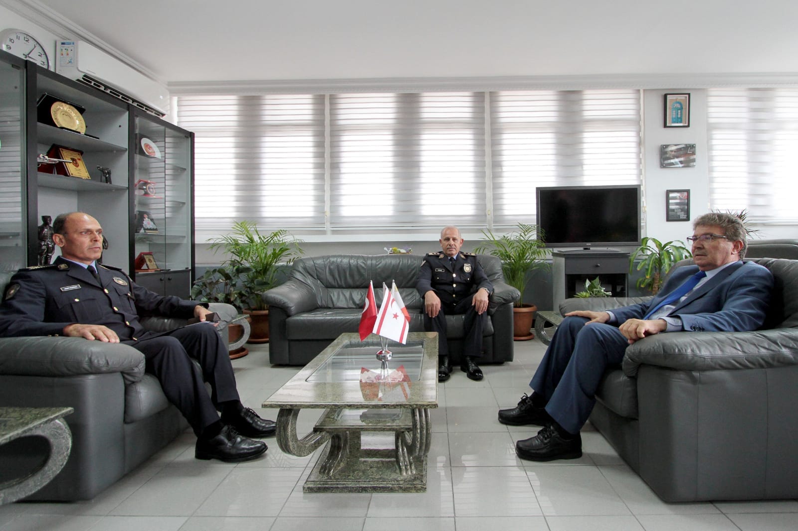 Başbakan Ünal Üstel Polis Genel Müdürü Kasım Kuni’ye ziyarette bulundu