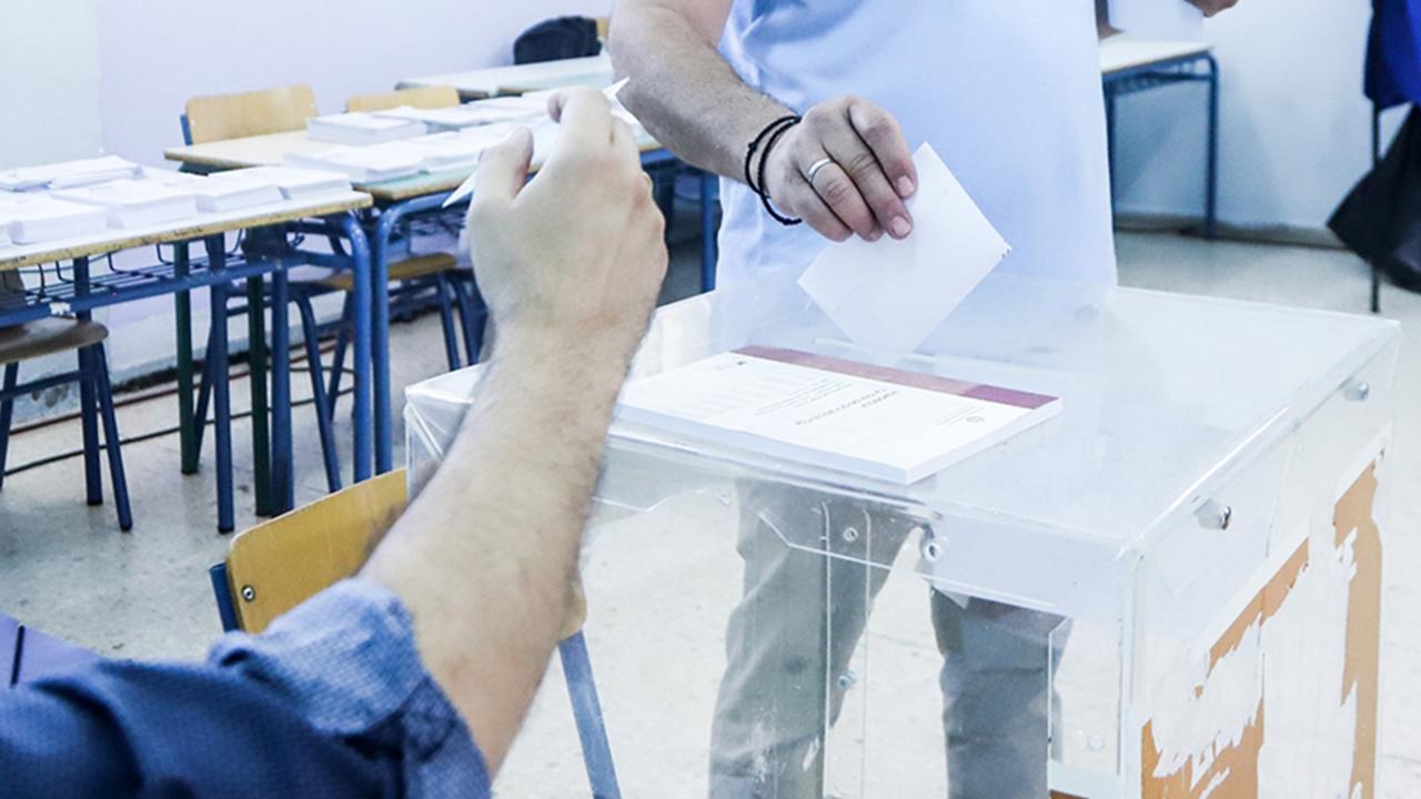Yunanistan’da 9 milyon 900 bin seçmen sandığa gidiyor