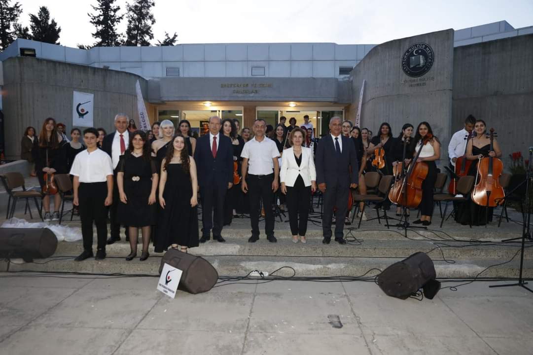 Cumhurbaṣkanı Tatar, “Atatürk’le Yeniden Doğmak Gençlik Konseri” ve tiyatro etkinliğine katıldı