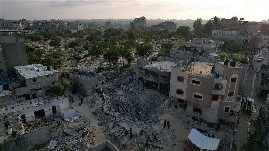 Ateşkesin ilk 24 saatinde İsrail ordusu bir roketin fırlatıldığı Gazze’yi vurdu