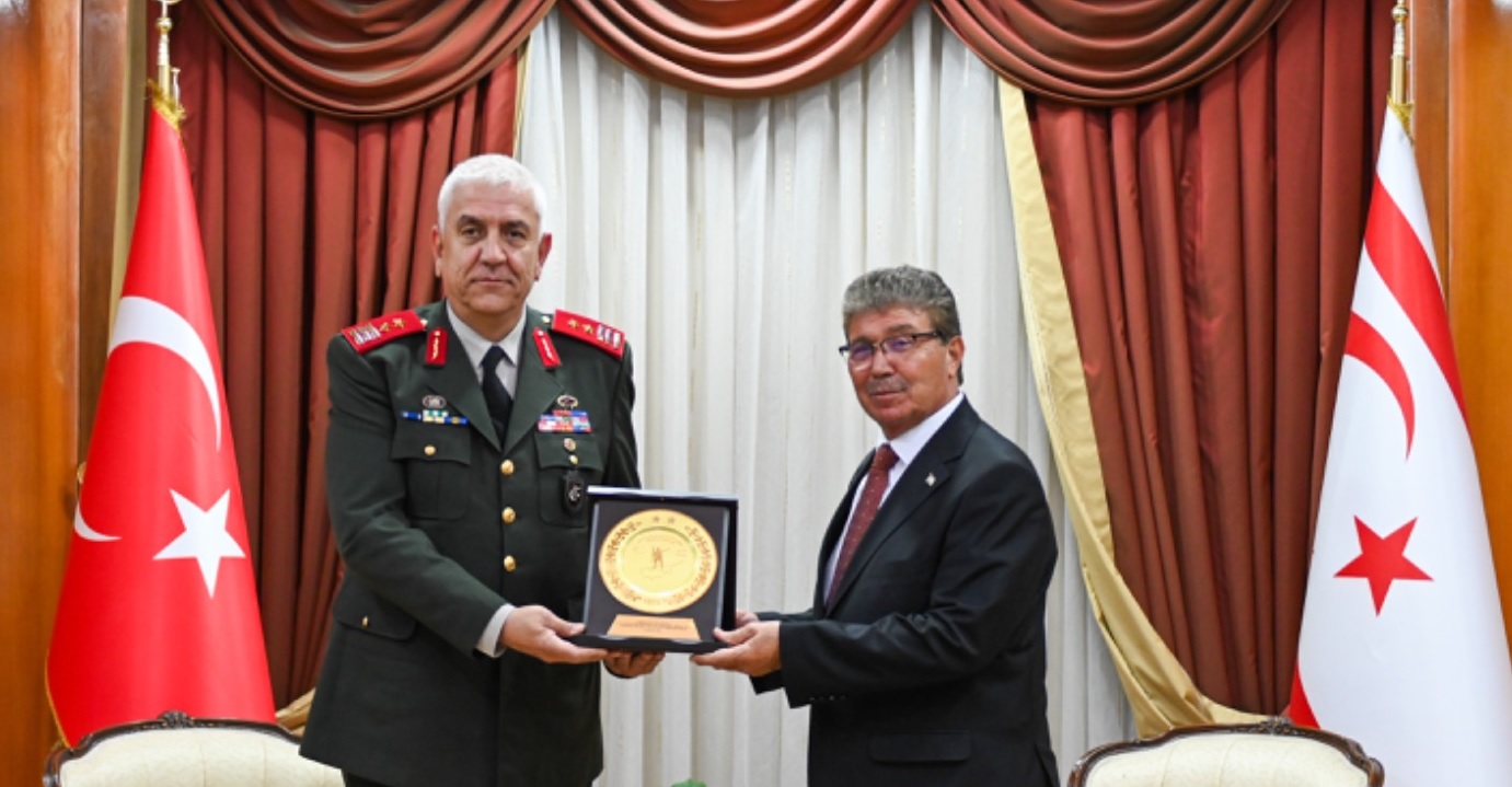 Başbakan Üstel, Güvenlik Kuvvetleri Komutanı Tümgeneral Aytaç’ı kabul etti
