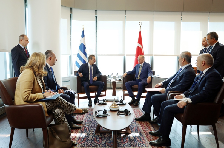 Erdoğan ve Miçotakis, Türkiye ile Yunanistan arasındaki ilişkilerde mevcut olumlu iklimi muhafaza etme kararlılıklarını teyit etti