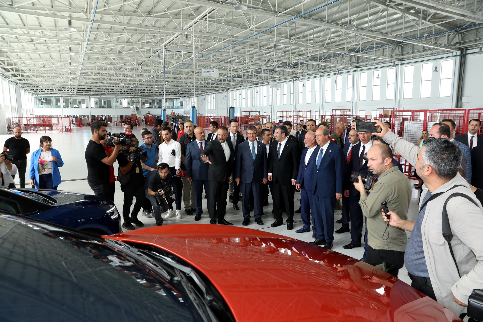 Cumhurbaşkanı Tatar, KKTC’nin araba markası Günsel’in üretim tesislerini ziyaret etti