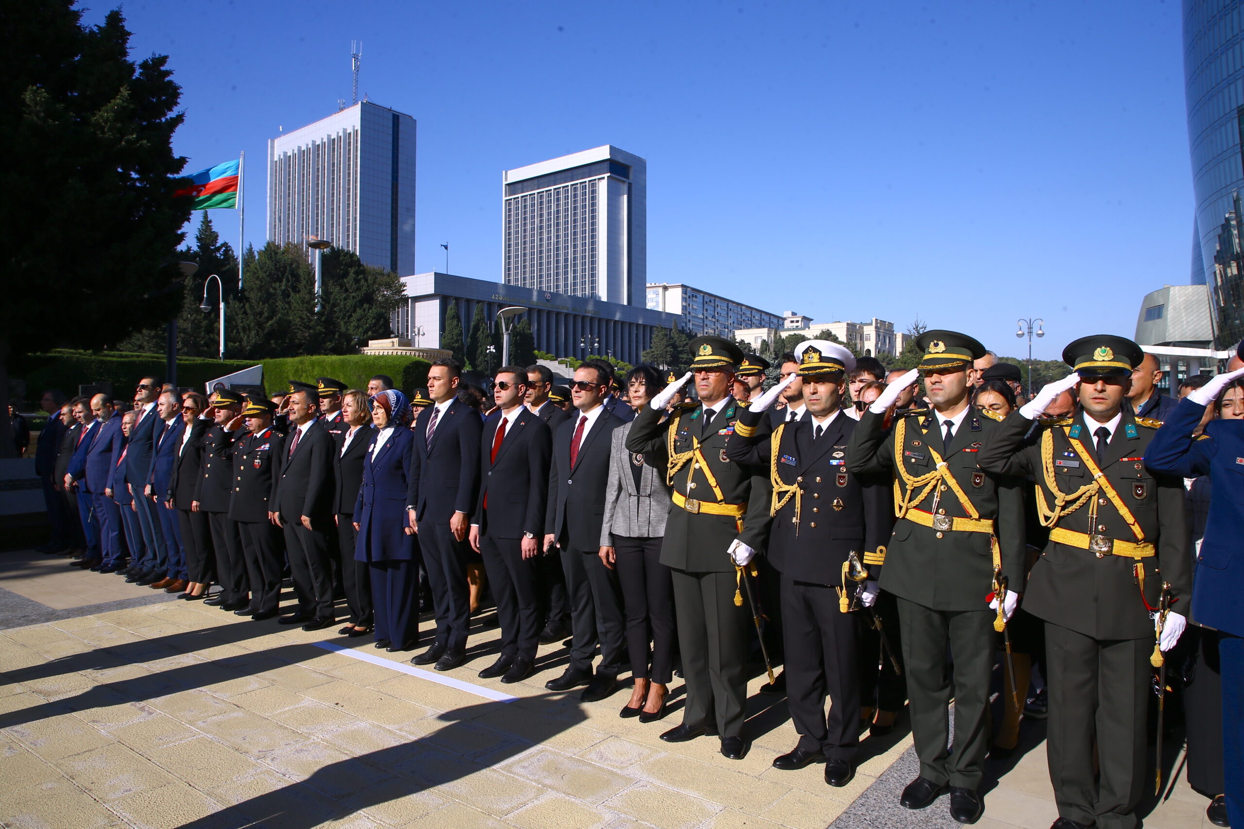 Bakü’de Cumhuriyet Bayramı töreni… Törene Bakü Temsilcisi Turganer de katıldı