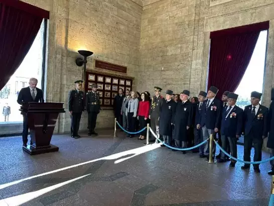 KKTC 40 yaşında ..KKTC Ankara Büyükelçisi  Korukoğlu beraberindeki heyetle Anıtkabir’i ziyaret etti