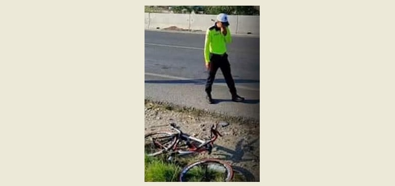 Lefkoşa-Girne ana yolunda kimliği meçhul sürücü iki bisikletliye çaptı