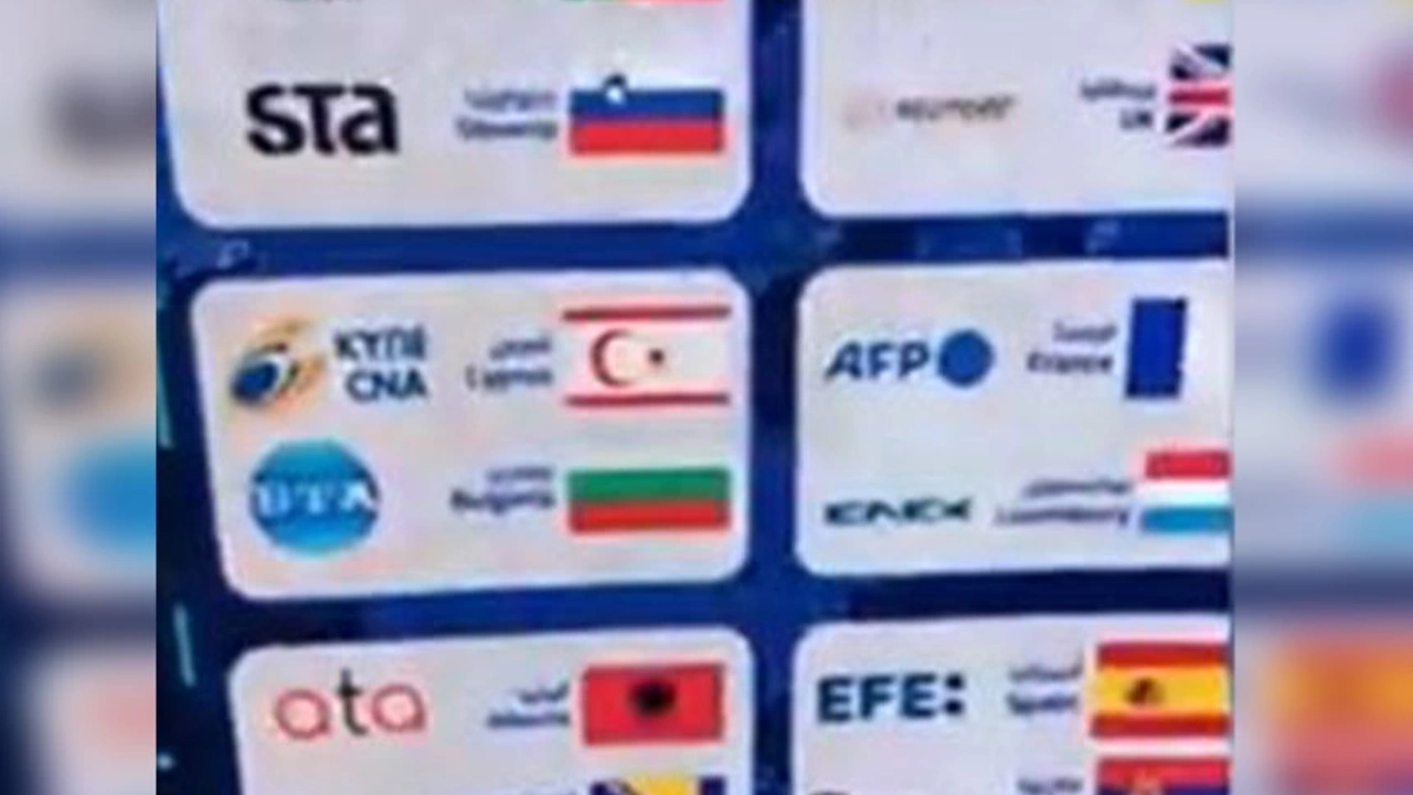 Dünya Medya Konferası’nda Kıbrıs Cumhuriyeti bayrağı yerine yanlışlıkla KKTC bayrağı kullanıldı
