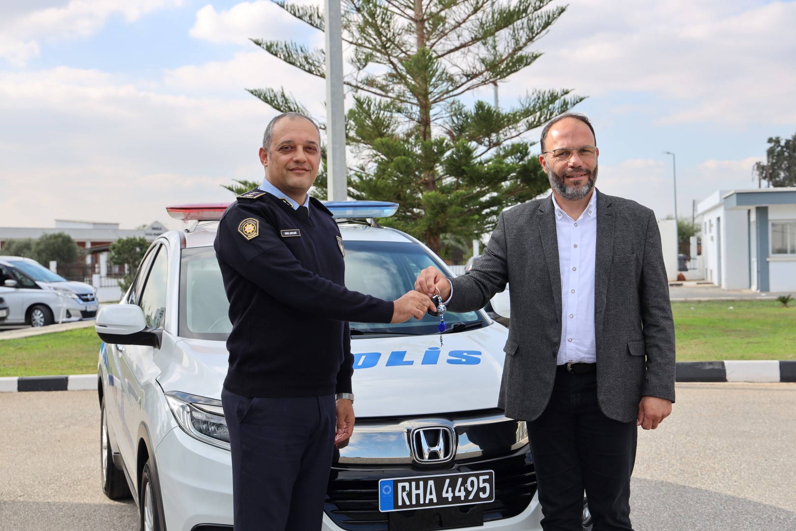 İskele Belediyesi, İskele Polis Müdürlüğü’ne bir araç hibe etti – BRTK