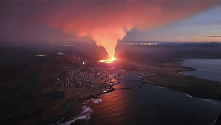İzlanda’da patlayan yanardağın lavları yerleşim yerlerine ulaştı