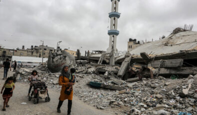 İsrail savaş uçakları Gazze’de sivillerin toplandığı alanı hedef aldı, çok sayıda ölü ve yaralı var