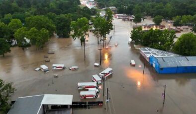 Texas’ta aşırı yağışların yol açtığı taşkın nedeniyle binlerce kişi tahliye edildi